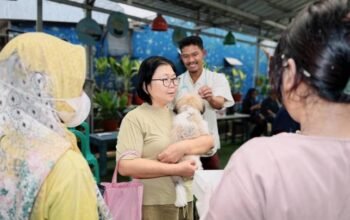 Ketika Warga Kampung Mangga Mengantrekan Anabul untuk Divaksin Rabies