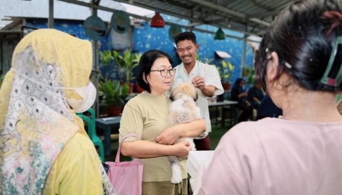 Ketika Warga Kampung Mangga Mengantrekan Anabul untuk Divaksin Rabies