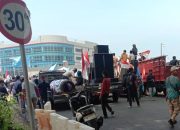 Ratusan Warga Tiga Kelurahan di Cilegon Geruduk PT. LCI