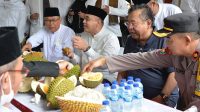 Bupati dan Wabup Tangerang Ngariung Bareng Ribuan Santri Makan Duren 