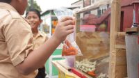 Hindari Anak-anak Anda Jajan di Pinggir Jalan, Coba Ikuti Cara Ini!