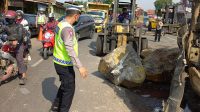 Tabrak Berier Truk Tanah Terguling di Depan PT. Ching Luh Indonesia Cikupa