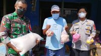 Bhabinkamtibmas Desa Balad Monitoring Penyaluran BLT BBM dan BPNT