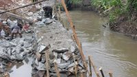 Warga Tidak Tahu, Proyek Pondasi dan Turab Kali Cirarab Dikira Program Normalisasi