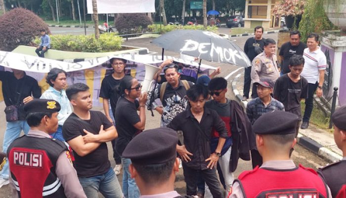 Kantor Bupati Tangerang Didemo, Mahasiswa Tuntut Sekda Mundur