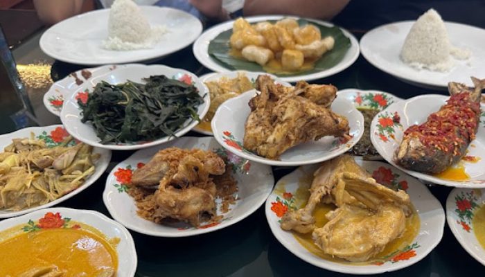 RM Padang Cahaya Delima Tempat Makan Favorit di Citra Raya
