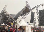 Diguyur Hujan, Panggung Kampanye Airin-Ade di CitraRaya Ambruk