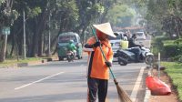 Petugas Kebersihan Tak Kenal Libur, Warga Harus Sadar Soal Sampah